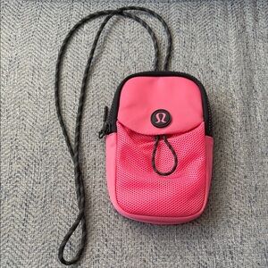 Lululemon Athletica take it on Crossbody Pouch